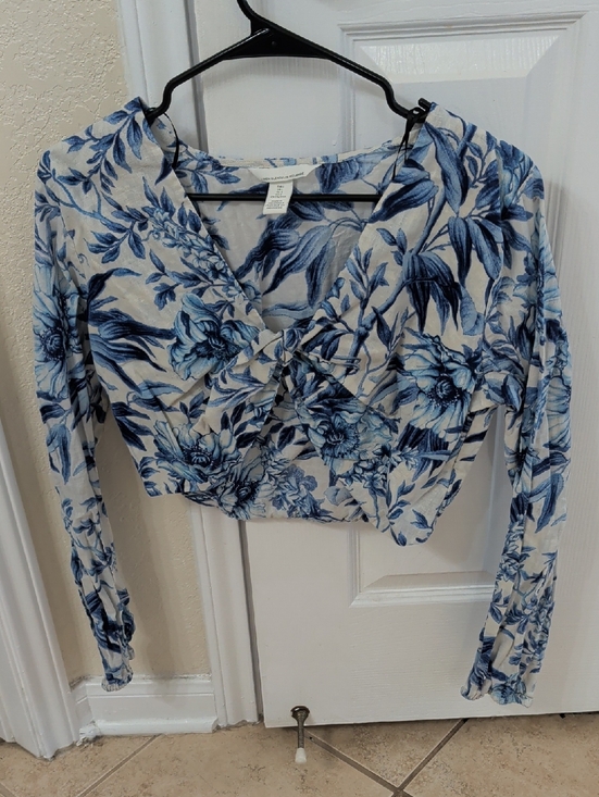 H&M Tops - H&M Cream and Blue Floral Wrap Crop Top